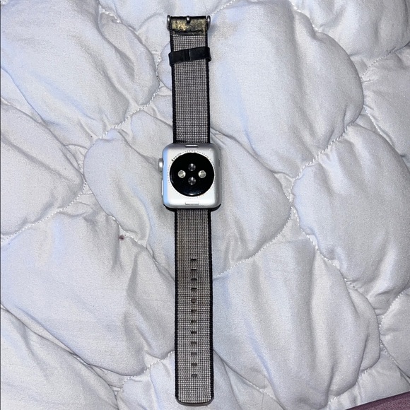Silver Apple Series 3 Smartwatch and Multiple Bands - Picture 3 of 6